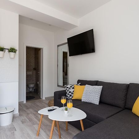 Apartments Siblings Mokosica Bagian luar foto