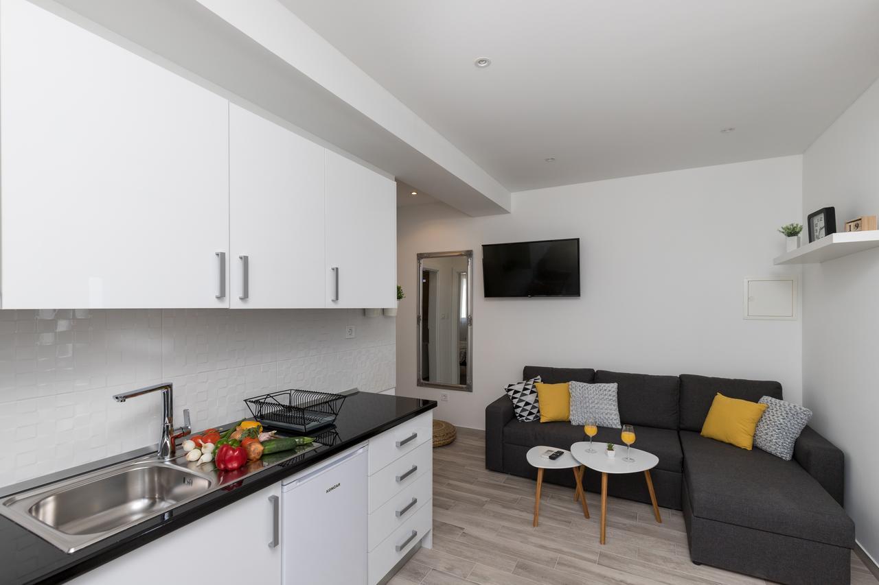 Apartments Siblings Mokosica Bagian luar foto