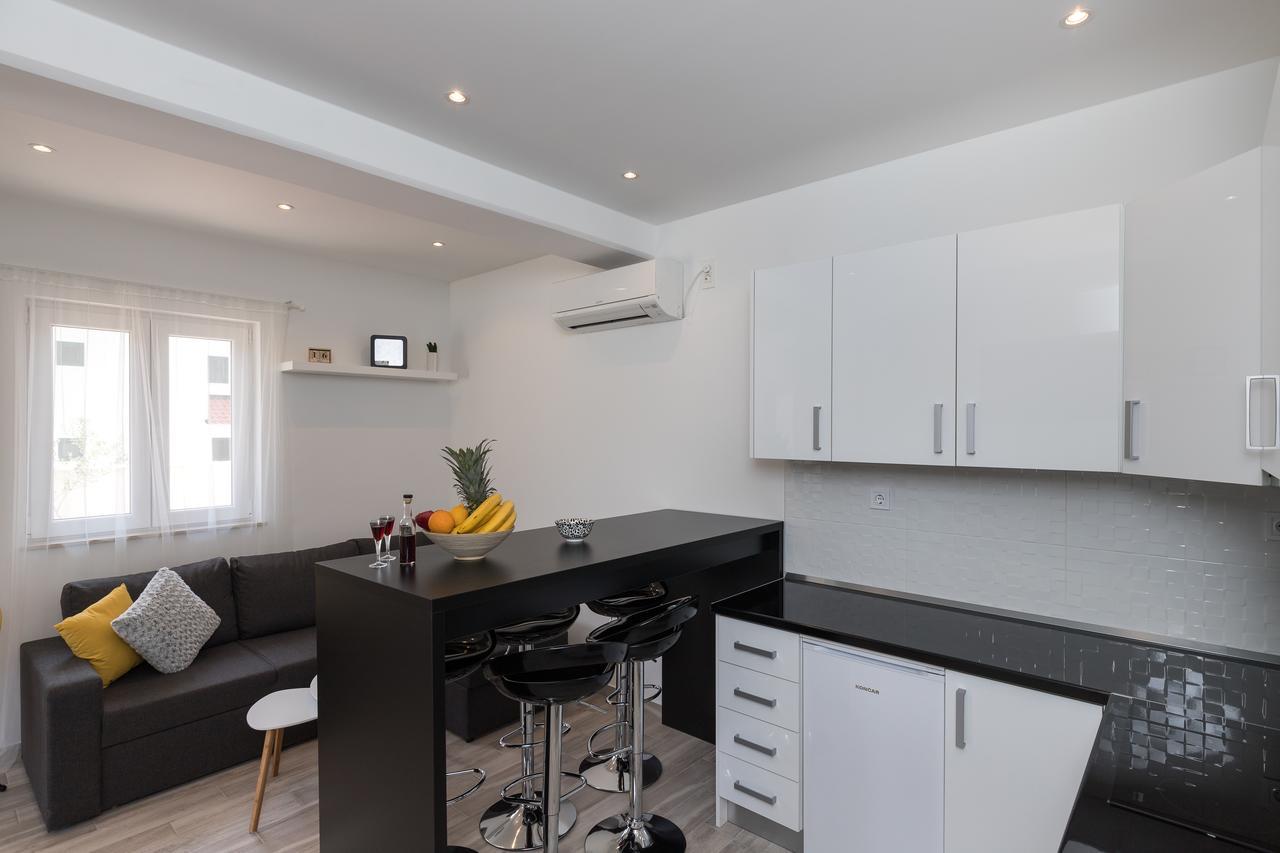 Apartments Siblings Mokosica Bagian luar foto